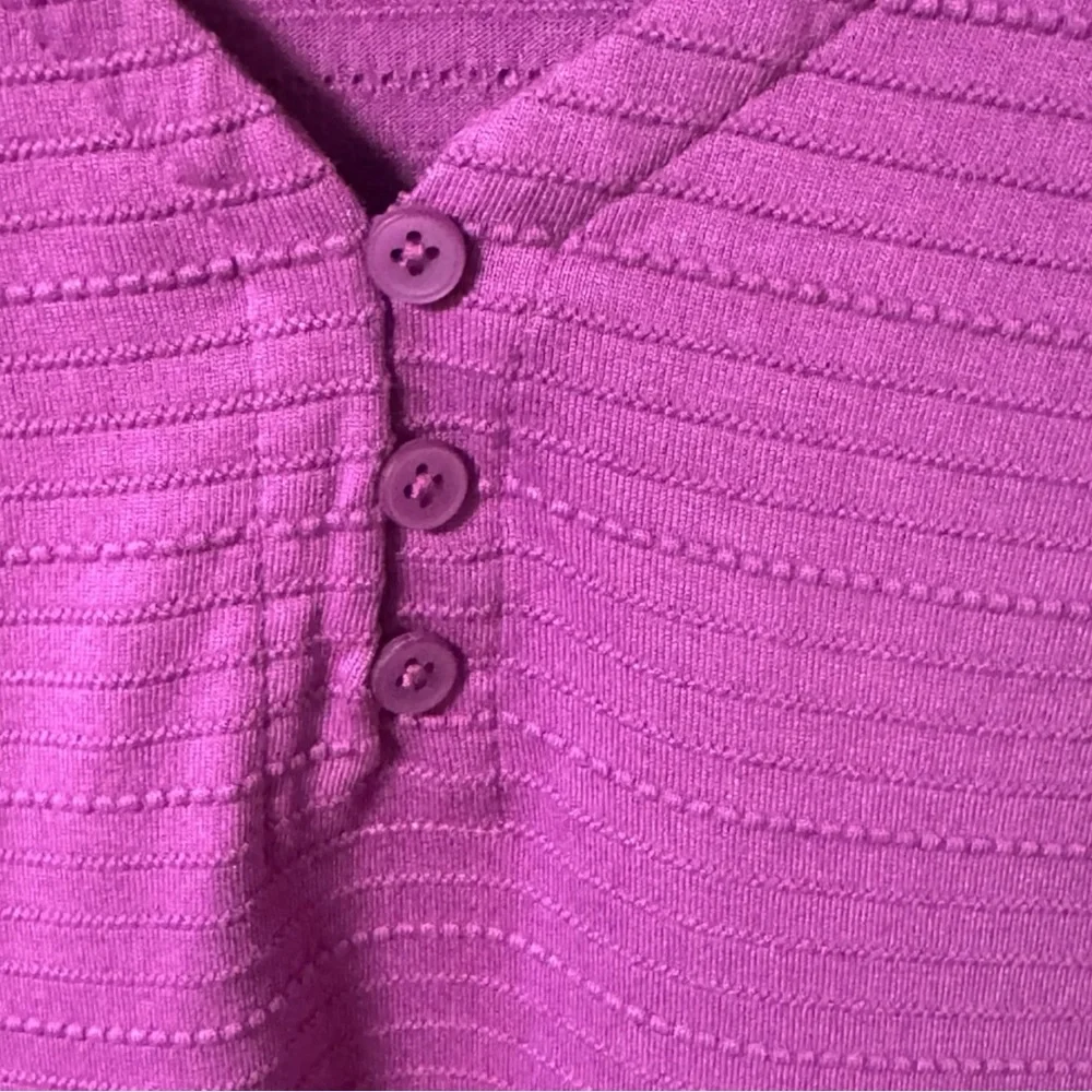 Talbots 3 Button V Neck Top in Purple Womens Large Short Sleeve Textured - Picture 7 of 11